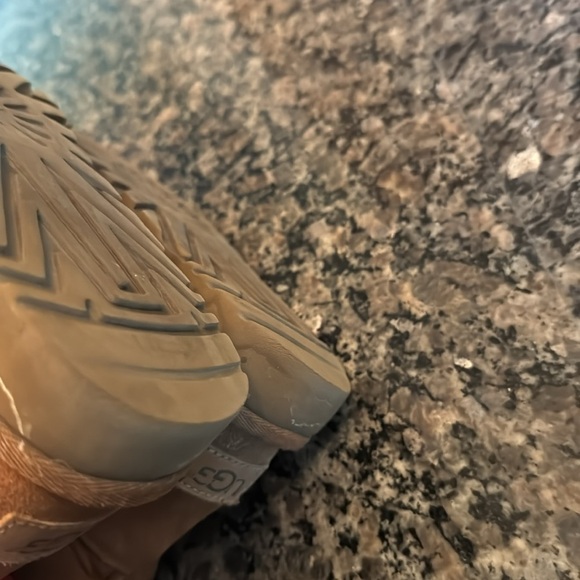 UGG Brown Shearling Boots GUC 7 - Picture 9 of 16